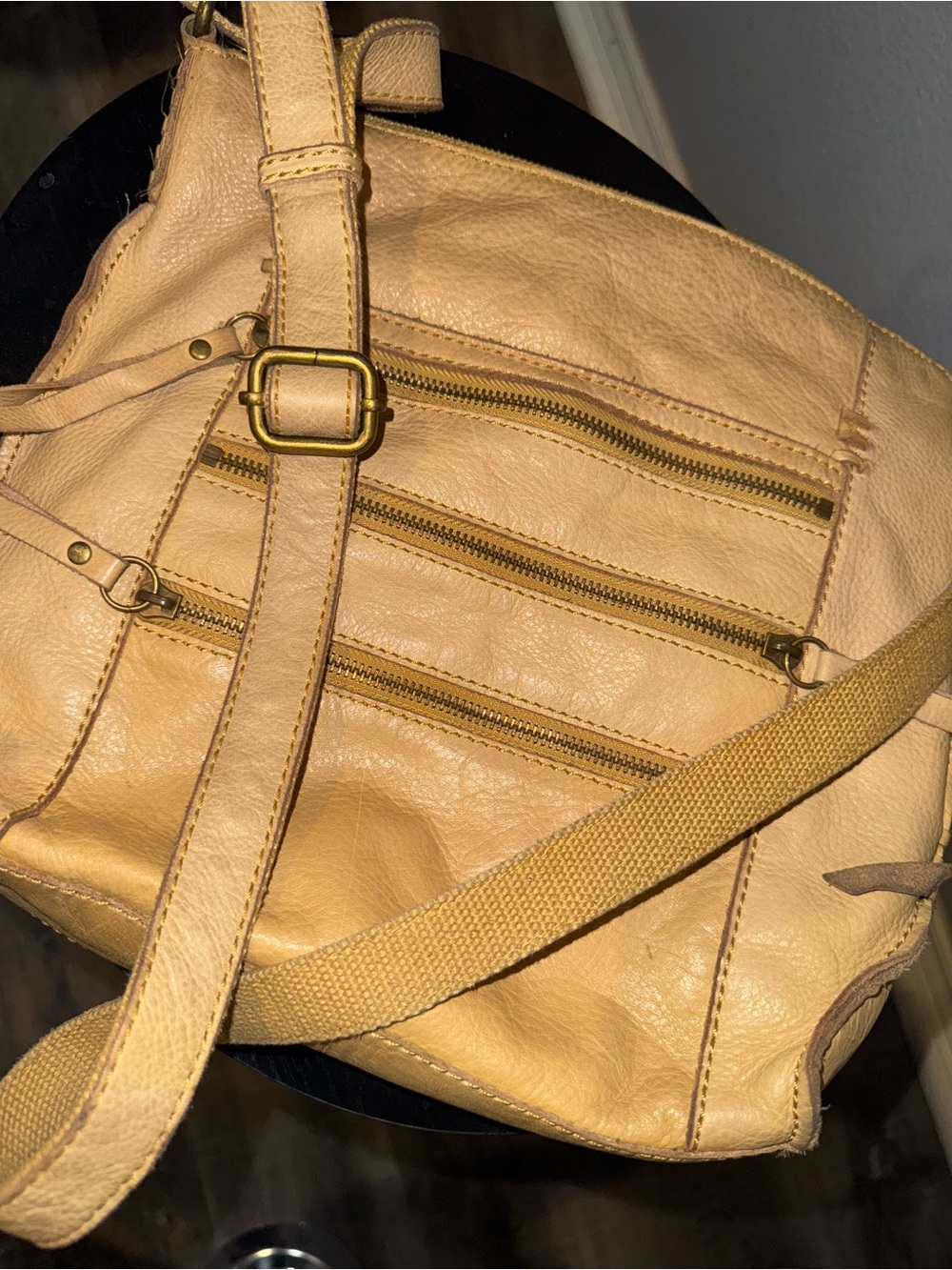 Lucky Brand Camel Tan Leather Crossbody Bag with Front Zips - Picture 4 of 9